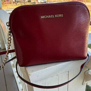RED MICHAEL KORS, CHAIN-LINK CROSSBODY BAG